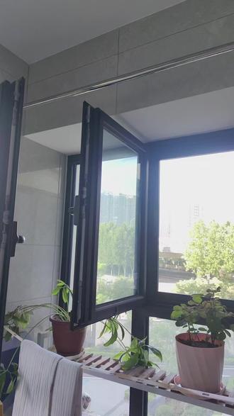 爸爸擦玻璃,就是这么简单