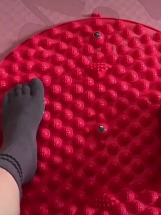 #脚底按摩板 脚踩足底按摩指压板爽歪歪,每天晨练或者晚饭后踩10~20分钟,状态一整天元气~ #指压板 #足底按摩垫@抖音广告速推 @抖音广告助手