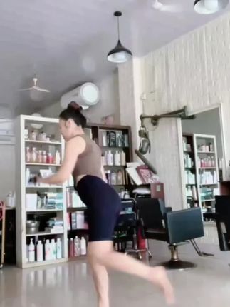 #简单的事情重复做 #在家健身系列 听着音乐,跟着节奏,放下所有不好的情绪