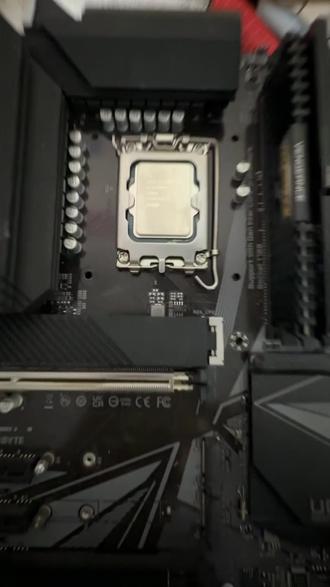 可以去淘便宜的d4内存来用