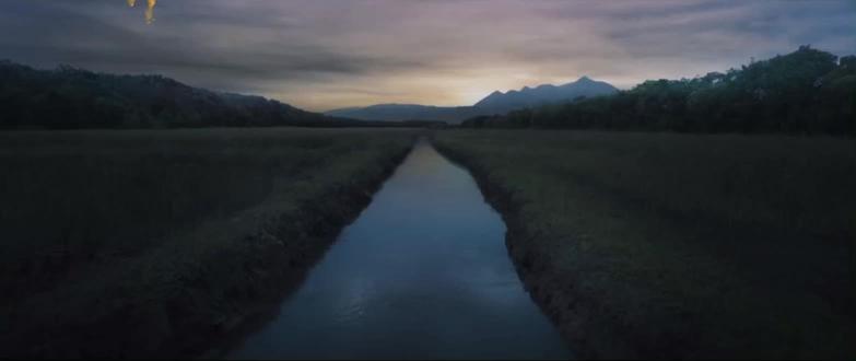 年度悬疑王炸🔥《搜查瑠公圳》剧情全解析|真实大案改编太敢拍
谁还没蹲这部待播悬疑神片?
改编自1961年轰动全台的瑠公圳真实分尸大案
尘封60年的惊天谜案终于搬上大银幕
悬疑、纪实、人性、反转拉满💥
看完预告直接鸡皮疙瘩掉一地!
📌剧情高能速看
1961年台北,瑠公圳水圳惊现肢解女尸
全城哗然、媒体疯炒、全民猜凶、流言满天飞
刑侦技术落后、警方办案粗暴、线索真假难辨
80多名嫌疑人、49天极限追凶
真相藏在层层迷雾里…
男主赵子午(朱轩洋 饰)硬核刑警上线
联手敢冲敢挖的记者张秀秀(吴卓源 饰)
一边死磕线索追真凶
一边惊天反转砸脸——
自己亲爹赵志升将军(张世 饰)
竟被诬陷成分尸案嫌犯❗️
亲情vs正义、真相vs强权、个人vs时代
一边查案、一边救父
全程高能无尿点,反转多到猜不到结局
✨必看亮点|热度拉满
✅真实大案改编,纪实感拉满
✅老戏骨张世回归+新生代演技碰撞
✅没有开挂神探,全是窒息式硬核探案
✅时代氛围感绝了,服化道高度还原
✅舆论操控、权力施压、人性黑暗全拍透
✅悬疑+犯罪+社会现实,看完后劲超大
🗓️定档3.28|悬疑迷必冲
这波不看真的亏!
坐等上映,一起蹲真相🔍
#搜查瑠公圳 #电影搜查瑠公圳 #待播电影 #悬疑电影推荐 #真实案件改编