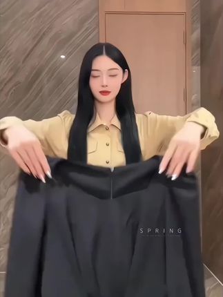早秋气质风时尚设计桃心领简约风极简风连衣裙百搭绑带收腰显瘦裙#收腰显瘦#连衣裙#时尚穿搭#穿出高级感#气质穿搭