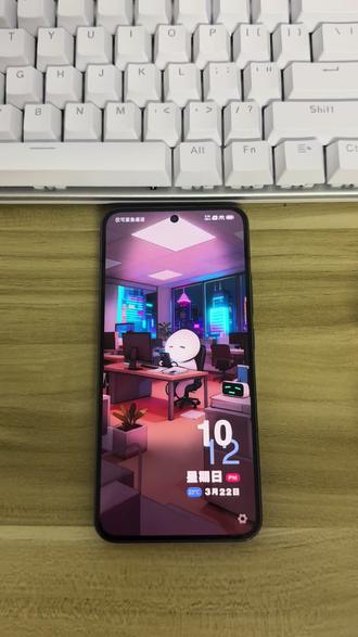 小米免费主题:摸鱼蛋蛋
百变壁纸 锁屏桌面联动 昼夜自动变化锁屏
【锁屏】锁屏双模式:自动变化壁纸模式以及手动设置模式;
【桌面】桌面壁纸的昼夜变化与锁屏联动,从锁屏进入桌面即可开始联动;
【壁纸】默认固定锁屏是自动昼夜变化模式,可通过锁屏控制中心指定白天或者夜晚壁纸,或者昼夜自动更替;
【控制中心】点击锁屏右上角,即可打开锁屏控制中心,在控制中心设置壁纸变化模式;
【昼夜时间】白天壁纸时间固定为早上7点至晚上7点,夜晚壁纸为晚上7点至第二天早上7点;
【图标】首发适配了1700+图标,完美体验;
【解锁】上滑解锁;
【其它】如果有bug以及未适配的图标,请留言,我们会尽快解决。
#手机美化#小米手机#澎湃OS#手机桌面#小米主题