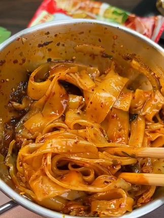 又麻又辣又香又好吃的凉皮#百吃不厌 #灵魂美食入口 #解馋 #强烈推荐