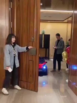 孩子生日礼物儿童车,可遥控可自驾带安全座椅安全带还有遥控手柄#儿童玩具车 #小汽车 #奔驰大G #实用的遛娃神器推荐 #适合儿童的益智玩具推荐