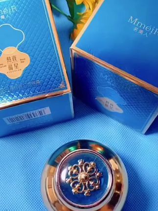 #好物推荐🔥 如果你也有大眼袋、黑眼圈、眼部松弛等问题,可以试试这个眼霜套装,里面有鱼子酱抗皱动感眼霜和电动按摩仪,每天晚上睡觉前用它涂一下,早上起床后眼睛会好很多。好姐妹们一起来试试看!