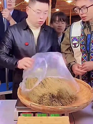 农家手工红薯粉丝,农家美食,纯天然很好吃!#助农行动 #红薯粉丝 #农家美食 #好物推荐 #好吃不贵经济实惠