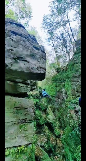 八斗沟的波浪谷,狮子头我来了。踏入秘境波浪谷,探寻岁月痕迹,岩石层叠,怪石嶙峋,大自然的鬼斧神工太神奇了!#徒步爬山攀岩 #上热门🔥 #上热门抖音小助手