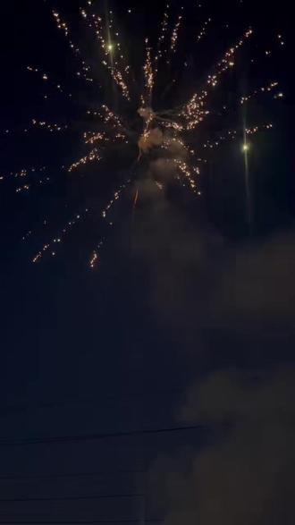 我只爱你四次 第一次 我爱你 你说你对我不只是喜欢 还有爱 第二次 我不在乎你有没有钱我只想和你在一起 第三次 我看透了你所有缺点 我愿意包容你 第四次 我发现我的感受对你而言没有那么重要 我依旧爱你 但是我们不会在一起了#烟花