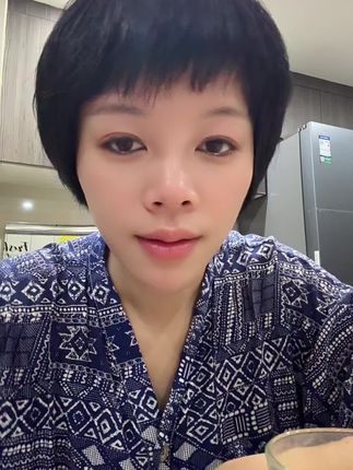 闹钟定的5:40,凌晨4点就醒了,录的视频被闹钟中断的冒得声音了。那就配个音乐吧!姐妹们,7点小号播衣服,欢迎👏姐妹们👭@姐妹服饰【清货号】