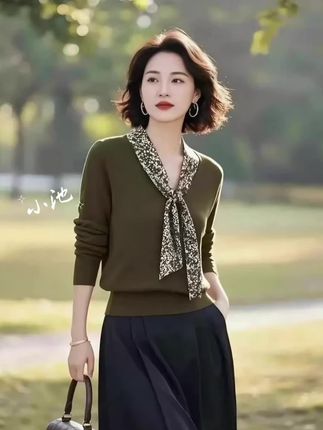 洋气欧货时髦超好看中年妈妈毛衣高端精致绿色针织衫打底时尚套装#女款春秋套装#春秋妈妈套装#针织衫套装#针织衫加半身裙套装