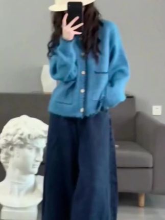 巨好看小众法式早秋毛绒绒蓝色系毛衣穿搭女休闲牛仔裤#毛衣牛仔裤套装#时尚休闲#超级减龄#温柔可爱