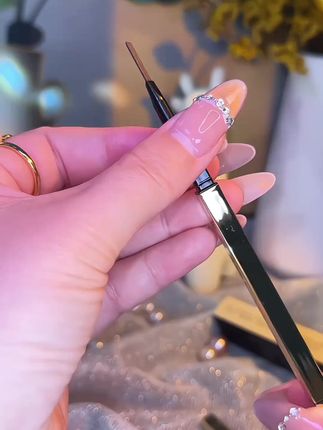 今年流行的眉笔小金条不用刀子削拧出来就可以了画#眉笔 #小金条眉笔 #眉笔推荐