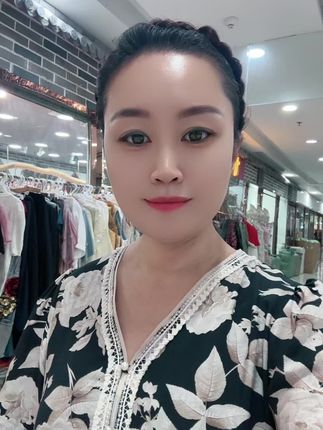 #实体店女装 #喜欢就关注我吧 美丽的秋天🍂爱穿国风美美裙的关注我吧#我是卖衣服的小姐姐