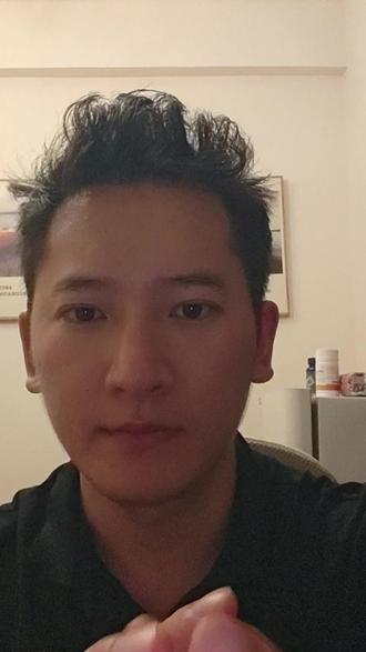 入职代理=签贷款? 【求职防骗三大必看】#知识科普
1. 高薪陷阱识别公式
"零门槛+高额返佣+团队计酬"=传销变种!警惕任何要求"先交费/办宽带/买设备"的招聘,表面月薪3万实为分期贷款陷阱(橙分期模式),最终背负债务+法律风险。
2.传销新马甲曝光
① 伪装成"通信项目专员",利用招聘平台引流
② 承诺"团队分层抽成":下线消费你拿提成,三级分销触犯刑法224条
③ 虚假福利包装:送水+低价团购实为诱导消费,提现需发展下线
3.反杀实操指南
①.立即保存证据(合同/聊天记录)
②.3分钟内完成举报:国家反诈中心APP→诈骗举报→上传材料→拨打96110冻结账户
③. 记住黄金法则:凡要求"发展下线才赚钱"的工作,100%是传销!
【真实案例警示】
某应届生误入"电信宽带代理"项目,发现三大破绽:
① 首月需自掏腰包办理高价合约机(实为分期贷)
② 分成比例按层级递减(上级抽走31% vs 下级19%)
③ 团队业绩造假可判刑:涉案金额超12.5万即构成刑事犯罪
P.S:
真正的财富密码不是拉人头,而是提升核心竞争力!求职擦亮眼,选择合规平台,让努力真正创造价值