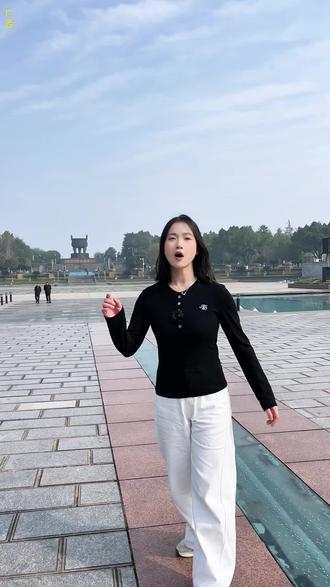 广安M39 CLUB氛围感拉满,酒杯碰出火花,音乐叫醒灵魂,今夜的快乐被它承包~#真汇选 #广安M39CLUB #网红酒吧打卡 #抖音搜索流量来了 #夜生活