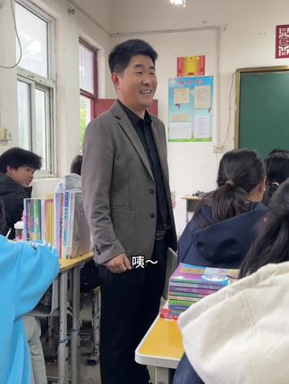 一笑就嘴疼 #校园生活 #师生日常 #刘老师日常