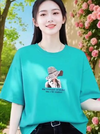 姐妹们,怎么能少了一件好看的纯棉短袖呢?这件短袖是韩版宽松大码胖MM,洋气减龄打底衫,圆领上衣,非常适合我们这种微胖的女生穿,它可以很好的遮住肚子上的肉肉,让我们看起来更苗条。而且它是纯棉的,穿上很舒服,透气性也很好。 #谁穿谁漂亮 #减龄显瘦穿搭 #每日穿搭推荐 #服装时装爱美穿搭时尚潮流