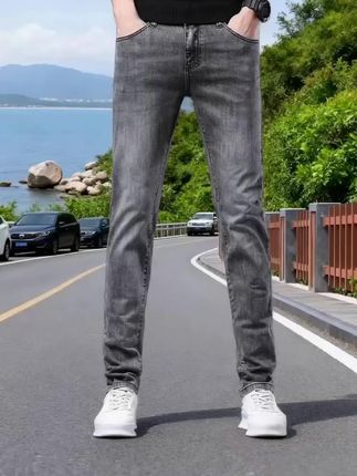 罗蒙秋季爆款男士牛仔裤来袭!精选高弹面料,贴合身形又自在不拘束,修身小脚版型巧妙修饰腿型,轻松打造利落造型。春秋穿搭适配度满分,无论是通勤、约会还是休闲出街,都能展现型男魅力。简约百搭。#牛仔裤 #简约大气 #显高显瘦 #男装裤子 @抖音小助手 @抖加🔥上热门🔥dou+🔥热点宝