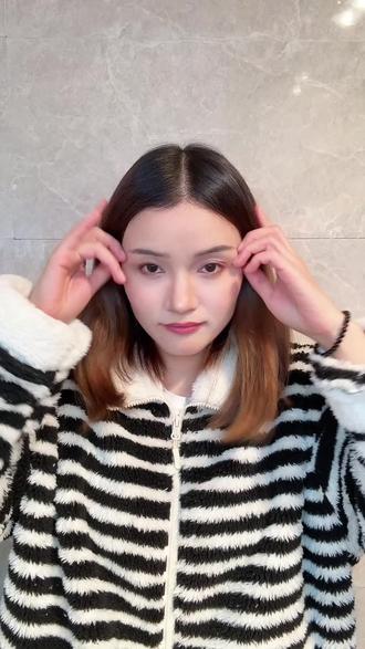 洛丽塔同款小清新发型之锁骨发版‼️简单好看
中短发来学一个新发型,适合手残党~
#抖音生活观察计划 #中短发发型 #电影同款 #编发教程 #小清新发型 @DOU+上热门