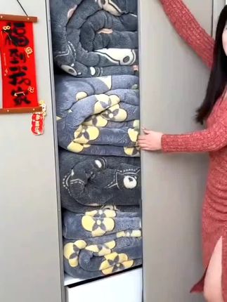 晚上睡觉怕冷,手脚冰凉的姐妹们,这款双面绒加厚冬被可以试试,保暖性很好,一条被子就可以过冬了!#家纺床上用品 #面料柔软舒适 #被子 #秋冬被 #好物推荐🔥