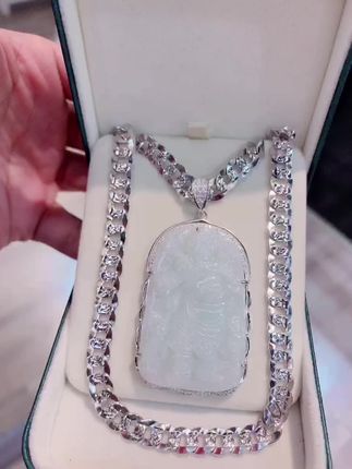 生活,一半是美, 一半是发现,用心喜欢, 用心坚持。每一份努力都值得尊重,#男款项链推荐 #关公项链 #送男朋友的礼物推荐