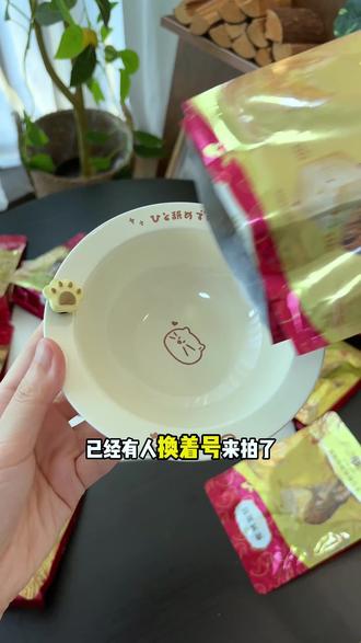9.9到手2包弗列加特0压乳烘焙粮的试吃!猫咪一口鲜肉一口奶可太满足了#萌宠好物 #新手养猫 #弗列加特 #猫粮