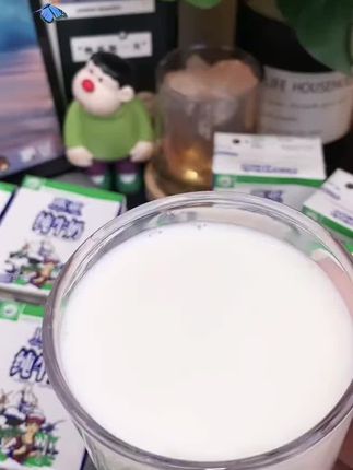 这哪里是在喝牛奶,就像喝融化的冰淇淋一样,奶香浓郁喝完还有淡淡的回甘#牛奶#纯牛奶 #欧亚纯牛奶#牛奶推荐 #早餐喝什么