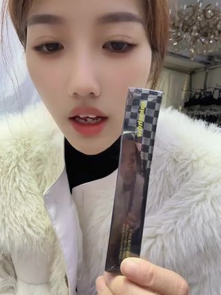 #黑管丝缎唇釉