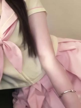 心怀感恩,所遇皆温柔 我是如此平凡又是如此幸 运 一路走来看清了很多人情世故 人生有幸,莫过 于一路上遇到帮助自己的人在泥泞中拉你一把 的人,成年人的感动 就在刹那间无需言语,感恩帮 助过我的所有人 滴水之恩 永远铭记在心