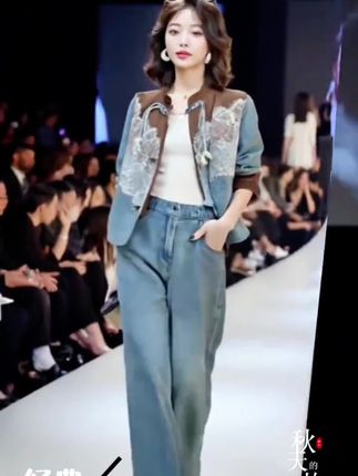 #上热门话题🔥🔥🔥 #设计感蕾丝拼接盘扣牛仔套装女2025春秋新款复古气质阔腿裤两件套#气质穿搭#早秋穿搭 #巨量千川