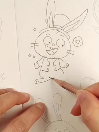 孩子很喜欢画画,我就给他买了这套绘画本,本来是想着锻炼一下他的耐心和专注力,没想到他现在每天都拿着表现勾画,手都稳了很多,现在写字也越来越好看了。 画完还能涂色,孩子也能收获满满的成就感,总比在家看电视玩手机要好多了。一套五册,主题丰富,想学画画不报班,在家就能体验绘画乐趣,真的很不错呀!#儿童绘画 #宝宝学画画 #一学就会的简笔画 #爱画画的小朋友 #超便宜超划算