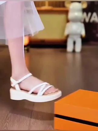红蜻蜓金典凉鞋女夏季2025新款厚底百搭增高软底真皮水钻漏趾凉鞋#夏季凉鞋 #凉拖鞋 #凉鞋 #潮鞋推荐好看不贵 #凉鞋女