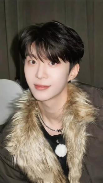 粉丝投稿的范丞丞Q版来啦✨!这圆脸蛋谁能拒绝?🤩#范丞丞#Q版明星 #procreate绘画 #明星
@^XX碎碎念º