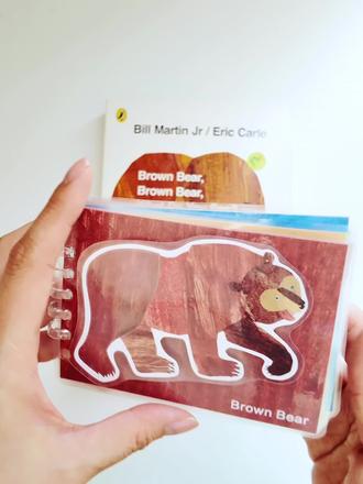 棕熊还能这样玩! 一边听音频 一边匹配颜色
还可以认识各种动物
不得不说 安静书真的是很好的教具啊
#自制安静书 #自制玩教具 #绘本阅读 #英语启蒙 #在家早教