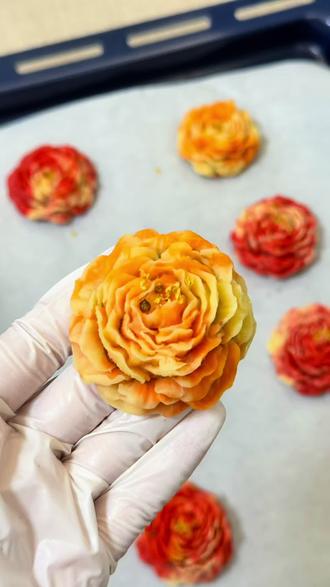 唯有牡丹真国色 做了黄油版的牡丹酥,用的是小号模具
摆在婚礼甜品台上寓意美好,绝绝子!
牡丹酥成功入选甜品名单!
#生活服务热点中心 #甜品治愈一切 #牡丹酥 #烘焙人的日常 #真实生活分享计划