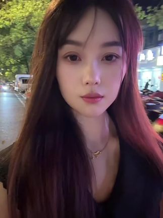 给 所 有 男 人提 个 醒:“ 永远不要出 轨,所谓的出 轨 ”就是玩 腻 了 爱 自 已 的 人!去玩别人玩 腻 了 的人,以 为 是 新 鲜,实则是 火 抗。玩 来 玩 去都是"残羹乘饭"到 最 后 都 没 好 下 场!!!最 后 离 的 离,散 的 散!到头来还是你的家人孩子为你们的苟且行为买甲!有人出 轨丢命、、有人出 轨染病、 有人出 轨 万事不顺、有人出 轨家破人亡。可即便如此还是有人前仆后继⁰。别拿忍不住当借口、成年人的底钱,明知是错还故意为之的人不值得原谅!“ 婚 外 情 ”的 代价 也许 耍你 用一生来 偿还#婚姻到底能带给女人什么 #宝妈情感共鸣 #情感 #女性成长