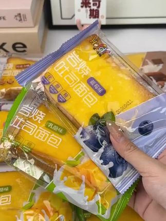 #巨松软的蓝莓岩烧乳酪夹心吐司面包,早餐又有着落啦!#面包#吐司面包#夹心吐司#早餐吃什么