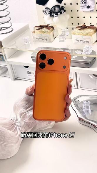 Phone17相机控制键只用来调相机?亏大了!这5个隐藏用法,新手看完直接封神✨
买来iPhone17系列,千万别把这个相机控制键只当“调相机开关”浪费啦!
除了一键调出相机,轻压能锁焦曝、滑动秒调焦距,双击还能切换滤镜/景深,甚至能改成一键扫码!
新手随手按按,抓拍、拍人像、调参数都能单手搞定,直接把拍摄效率拉满~
#iphone小技巧 #数码科技 #新年 #新年快乐 #数码大玩家