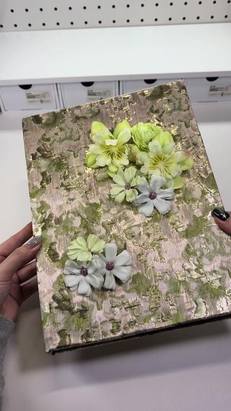 复古绿色立体书工具使用、照片粘贴和内页装订教程 制作前必看!!
立体书难度不低宝宝们耐心制作哦~
#立体书#材料包#教程#DIY#礼物 @DOU+上热门 @抖音创作小助手