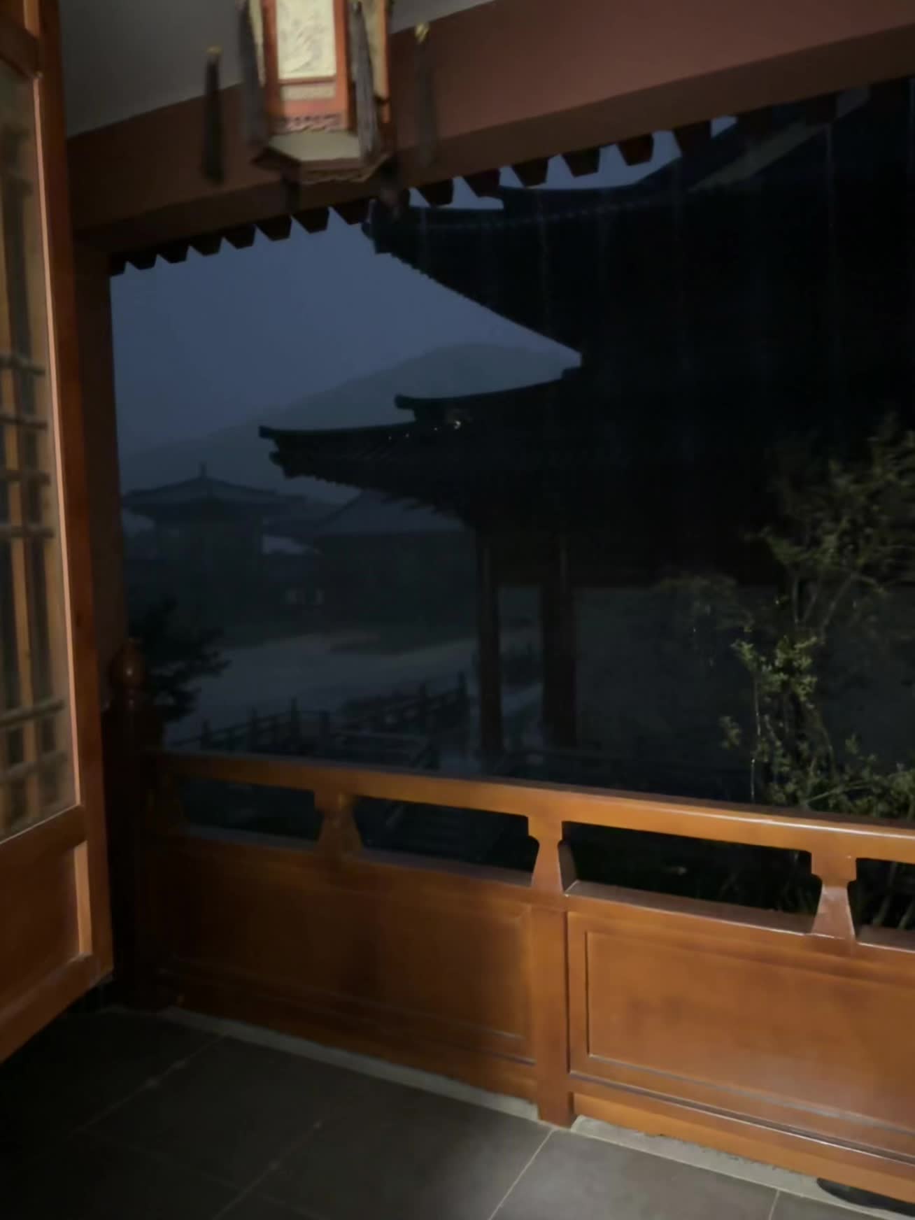 凭栏静听潇潇雨#道观 #江南烟雨 #中式 #意境 #中式庭院