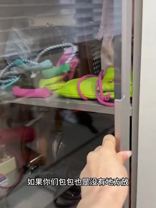 悬挂式透明六层包包收纳袋,让卧室衣柜整洁有序 #包包防尘袋 #悬挂式收纳 #透明包包防尘袋 #衣柜收纳帮手 #双面透明置物袋