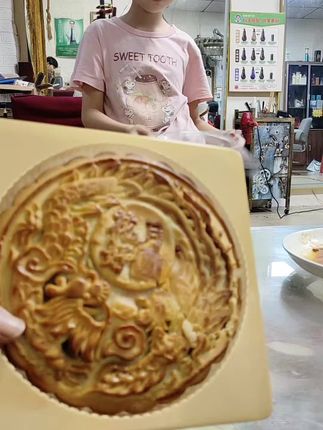 蛋黄大月饼 紫薯芋泥麻薯蛋黄月饼,花好月圆,#点心美食 #美味