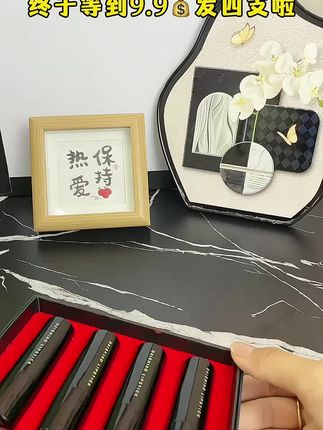 这款黛诗澳4支装哑光丝绒口红礼盒真的太爱了,涂上去滋润饱和度高,每一支都很经典百搭,快冲~ #口红 #口红控 #口红推荐 #口红试色