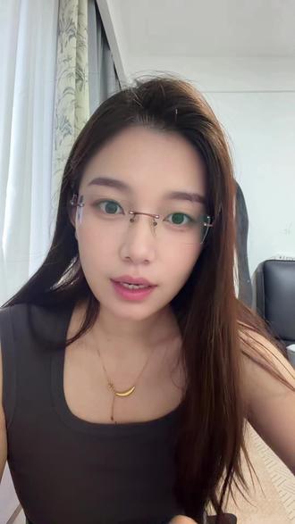 不是咖啡店大几十的喝不起,是四只猫家的真的很有性价比! 外头咖啡店几十块钱就能买到2大杯100克冻干咖啡,还送打泡器和咖啡杯☕️而且还是冷热水即溶,美式、拿铁在家轻松复刻!有#四只猫 谁还花钱出去喝啊🤔真的太划算了!咖啡脑袋闭眼入!#冻干咖啡 #400次咖啡 #咖啡脑袋