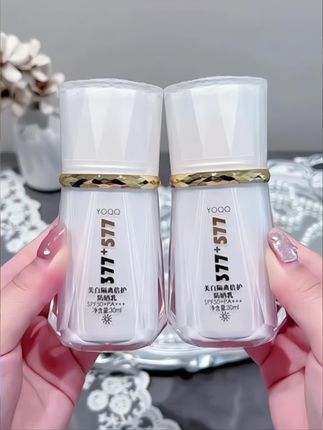 姐妹们,我发现了一款超好用的防晒霜乳,它不仅防晒效果棒,还能美白呢!它的质地像乳液一样,轻轻一推就抹开了,而且不会油腻,涂完后皮肤水润又透亮,简直就是伪素颜神器!每天出门前花几分钟涂上,就能美美的出门了。想要变白的姐妹快来试试吧!#护肤好物 #自用好物推荐 #美妆好物 #平价好物分享 #必备好物 @抖加🔥上热门🔥dou+🔥热点宝