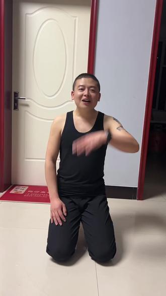抖音首秀舞蹈以裤裆炸线告终😭#这个动作有点难