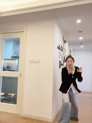 2025秋季大码女胖mm撞色V领假两件长袖针织衫设计感显瘦上衣#显瘦穿搭 #上衣穿搭 #设计感穿搭 #针织衫 #秋季穿搭