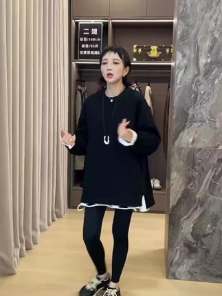 二姐的宝藏百搭设计感圆领长袖卫衣宽松显瘦洋气上衣#面料柔软舒适 #简约大方#宽松有范 #怎么穿都好看