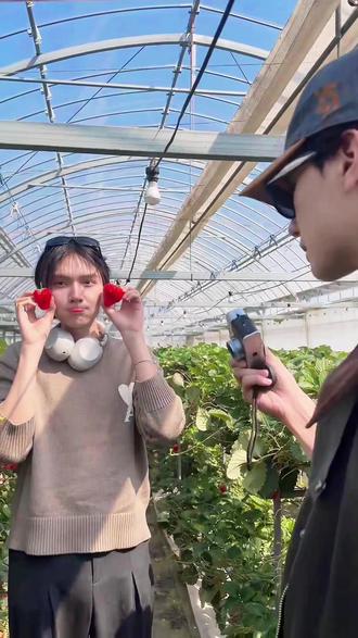 爹地妈咪我也要吃草莓🍓
#kengnamping #keng #namping